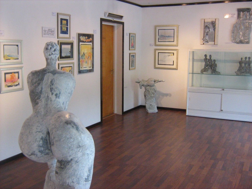 Kunst på veggane i Galleri & Gallera