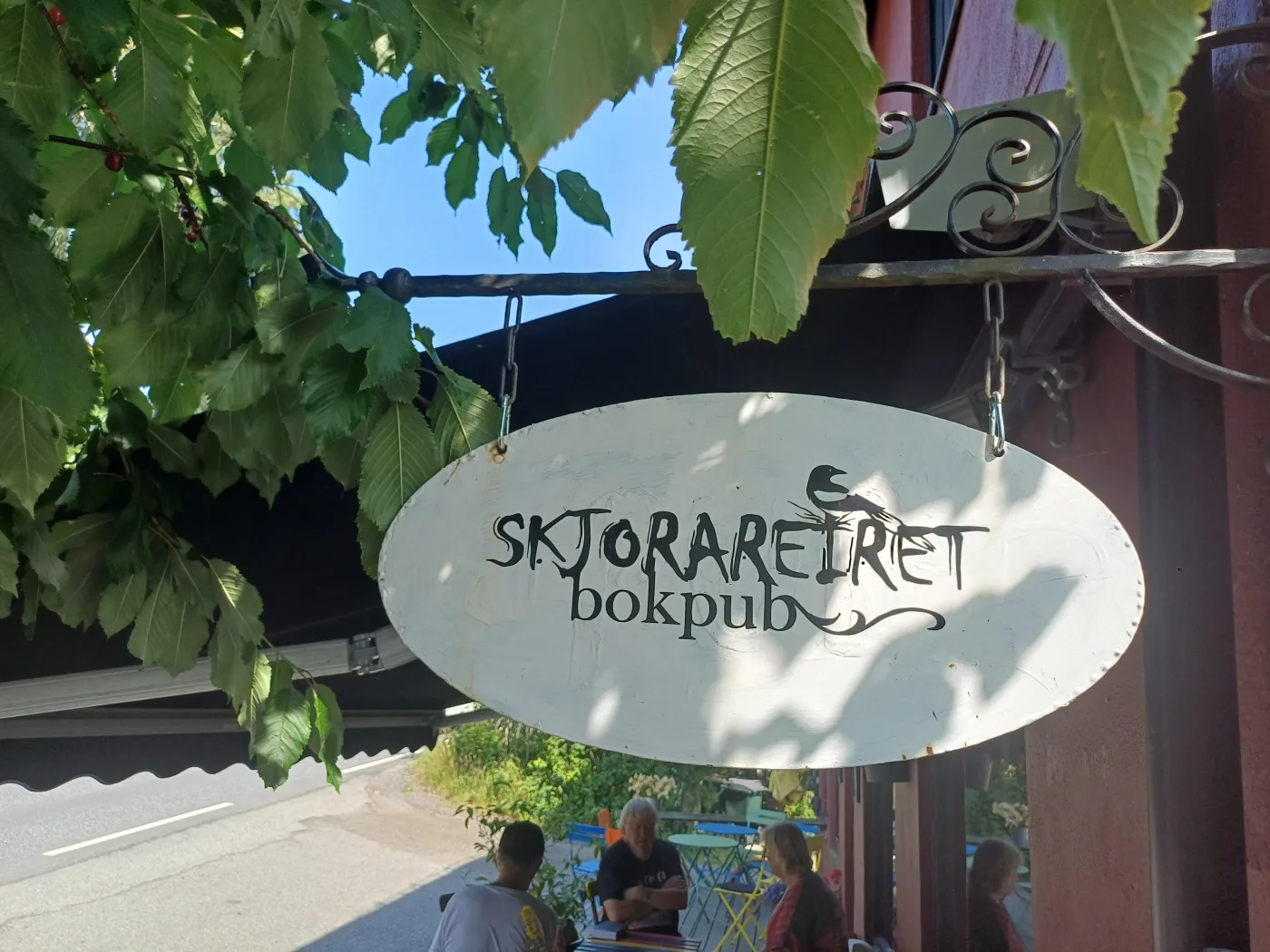 Skiltet til Skjorareiret Bokpub